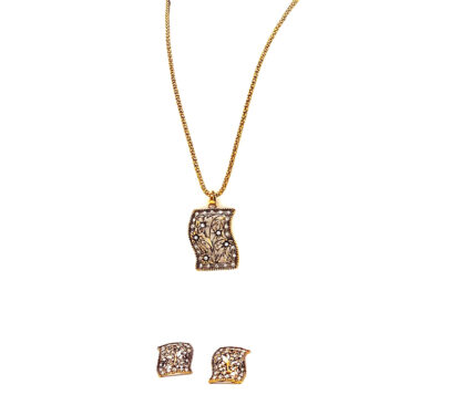 Collar con Medallón y Aros