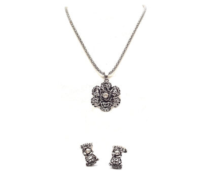 Collar con Medallón y Aros
