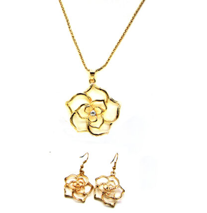 Collar con Medallón y Aros