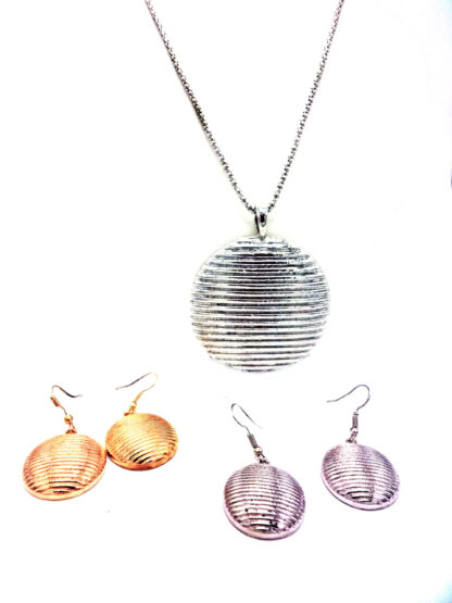 Collar con Medallón y Aros