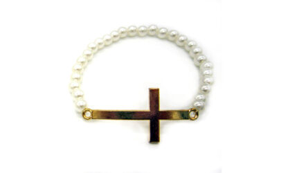 Pulsera Elastizada Perla con Dije Cruz - Imagen 2