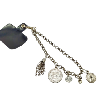 Strap Cadena con Dijes Surtidos - Incluye Adaptador Universal Transparente