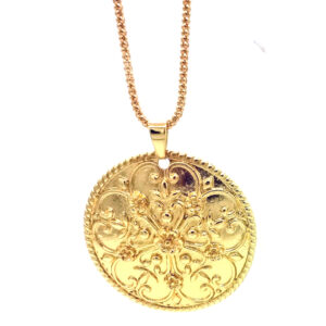 Collar con Medallón