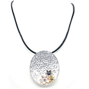 Tiento con Dije Medallón con Flores y Strass