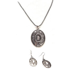 Collar con Medallón y Aros