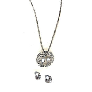 Collar con Medallón y Aros