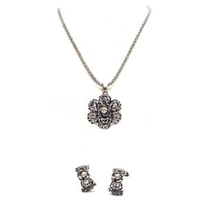 Collar con Medallón y Aros