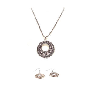 Collar con Medallón y Aros