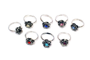 Anillo Flor con Strass Tamaño Regulable